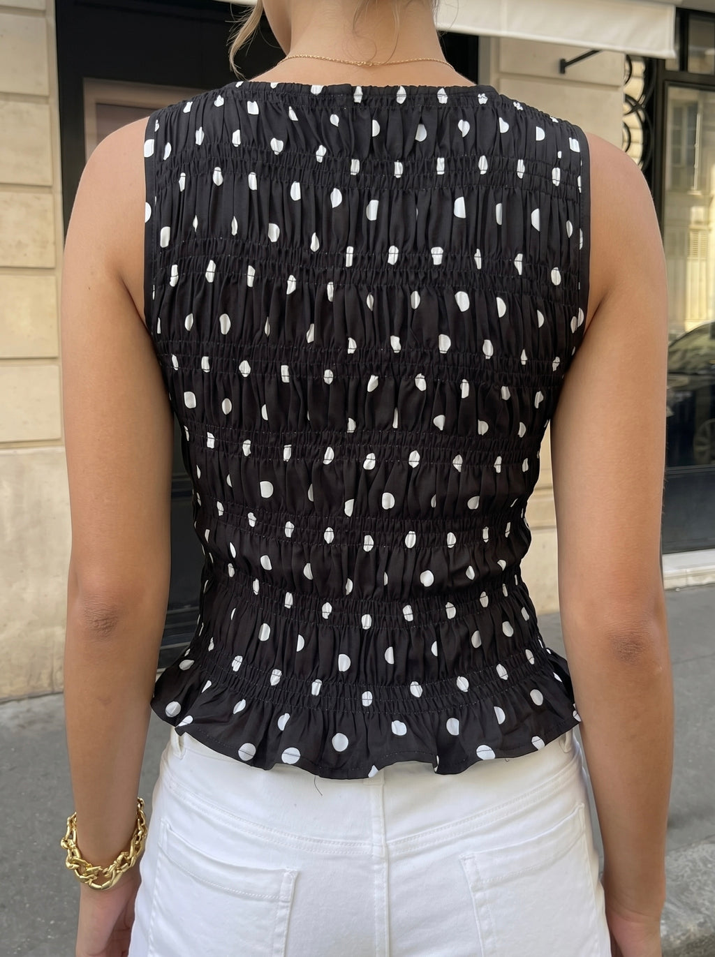 Top sans manches smocké à pois